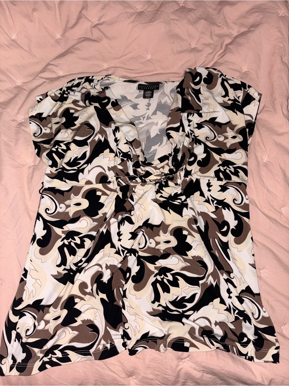 Apostrophe Black & White Swirl-Print V-Neck Cap-Sleeve Top